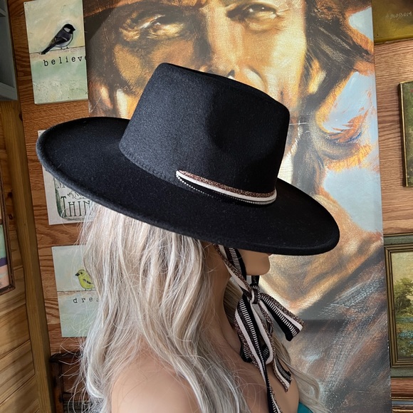 Black Ribboned Rancher - Picture 8 of 12